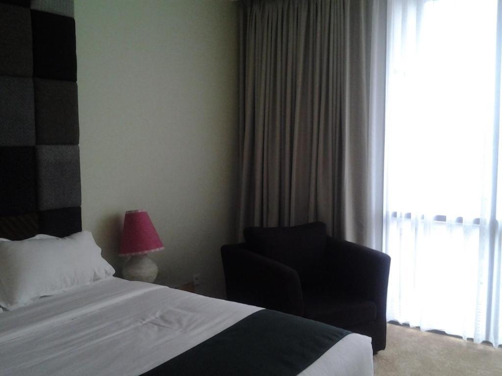 Chara Hotel Bandung Habitación foto