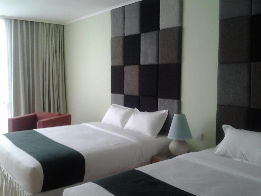 Chara Hotel Bandung Habitación foto