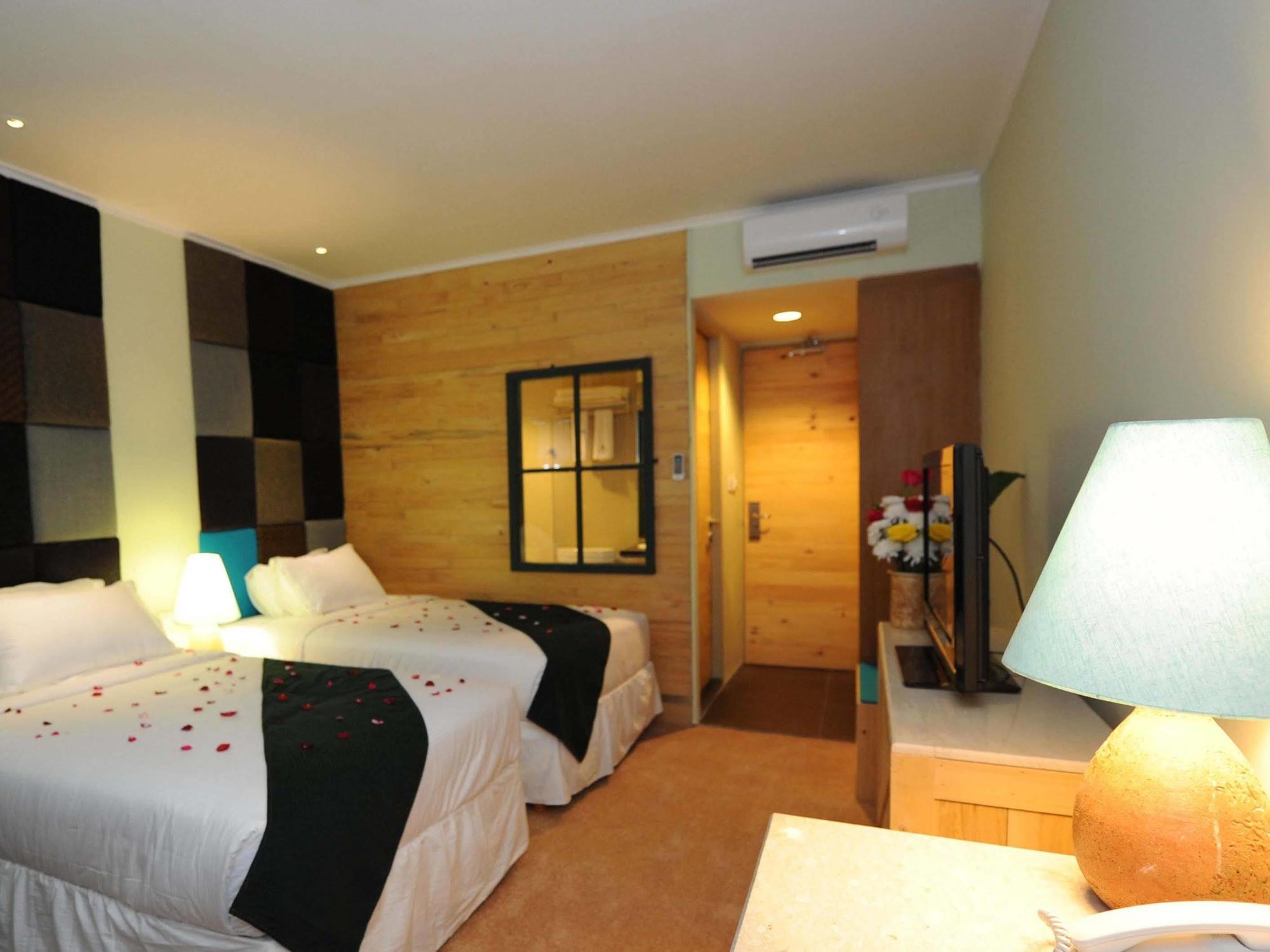 Chara Hotel Bandung Exterior foto