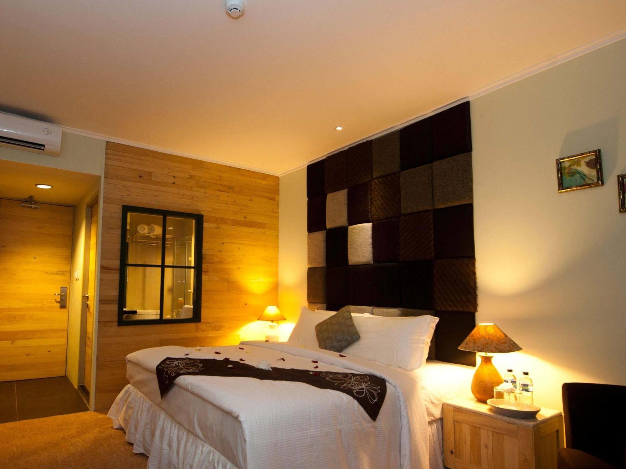 Chara Hotel Bandung Exterior foto